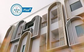 โรงแรมแนปปี้เนส (SHA Extra Plus)